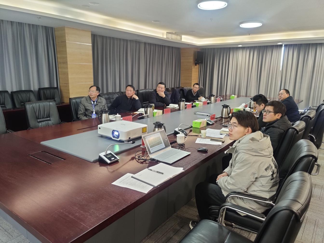 集團(tuán)召開黃海新區(qū)濱興路設(shè)計方案匯報會.jpg